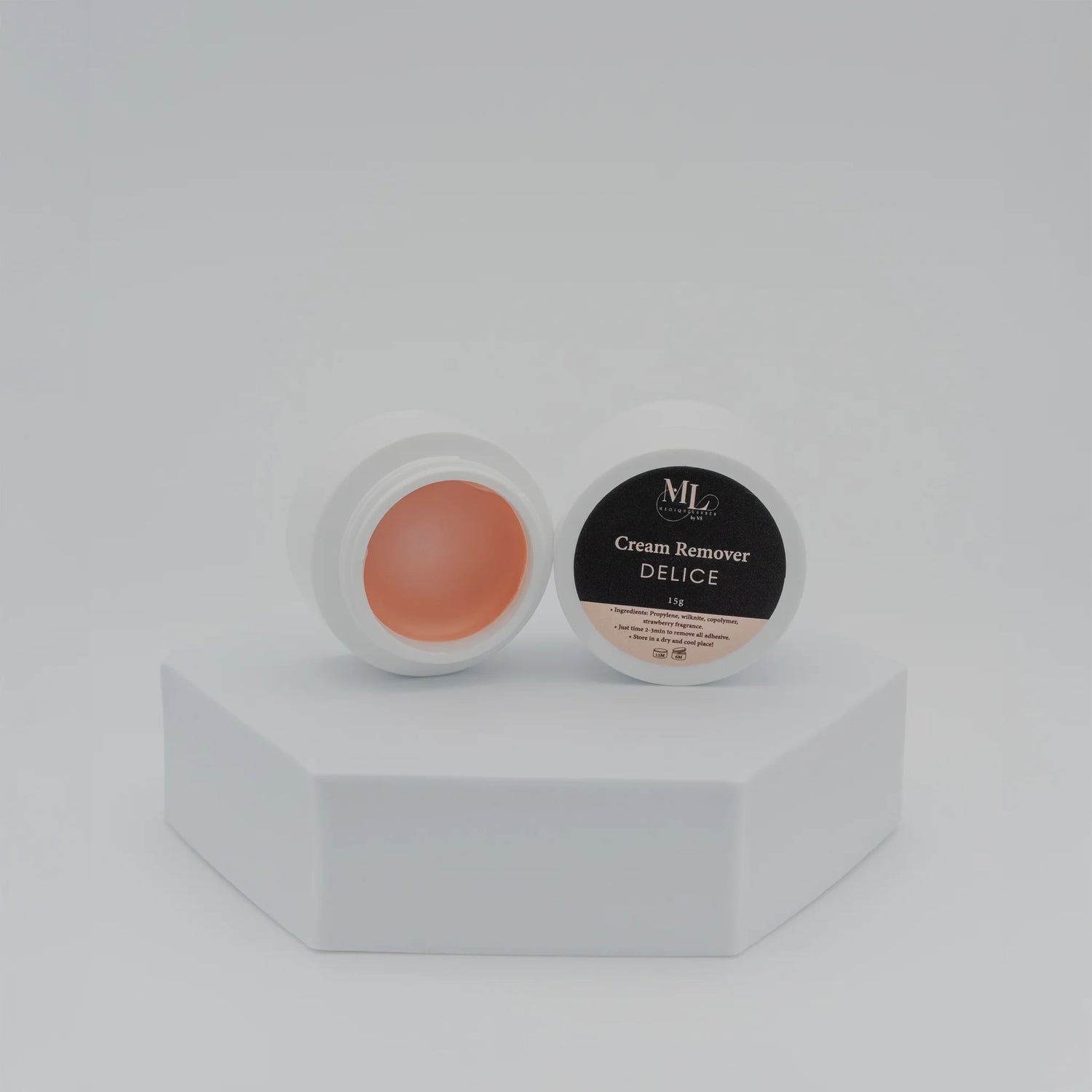 Delice cream remover for eyelash extensions (15g) displayed in an angled view with open lid.
