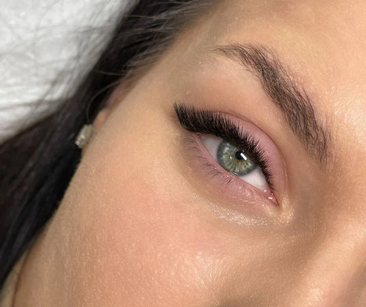 Close-up of Fox Eye lash extensions – lifted outer corners for a sleek, elongated eye shape