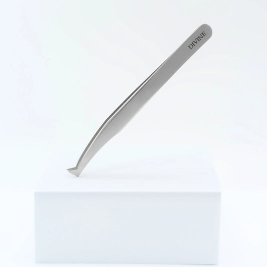 Precision eyelash extensions tweezer with ultra-fine tip – ideal for volume and mega volume fan creation by iDolls Lashes