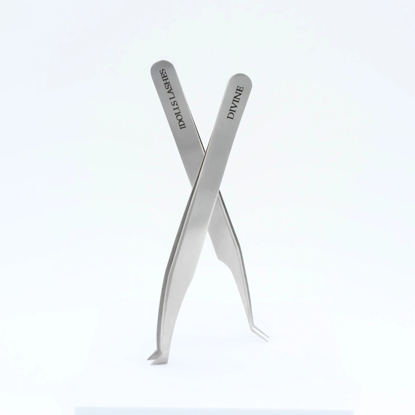 Precision and multifunctional eyelash extension tweezers by iDolls Lashes – ideal for isolation, classic, and volume lash techniques
